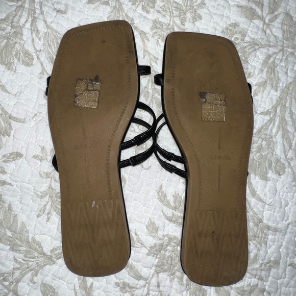 Dolce Vita Vinny Sandals - Picture 2 of 3